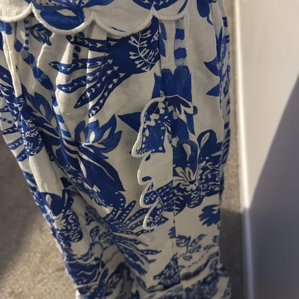 FARM @farmrio size small Chic Blue and White Floral Midi Dress - Picture 4 of 7
